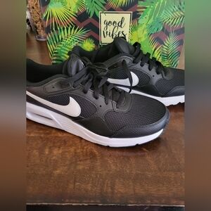 New NIKE AIR MAX SC Men's Size 9